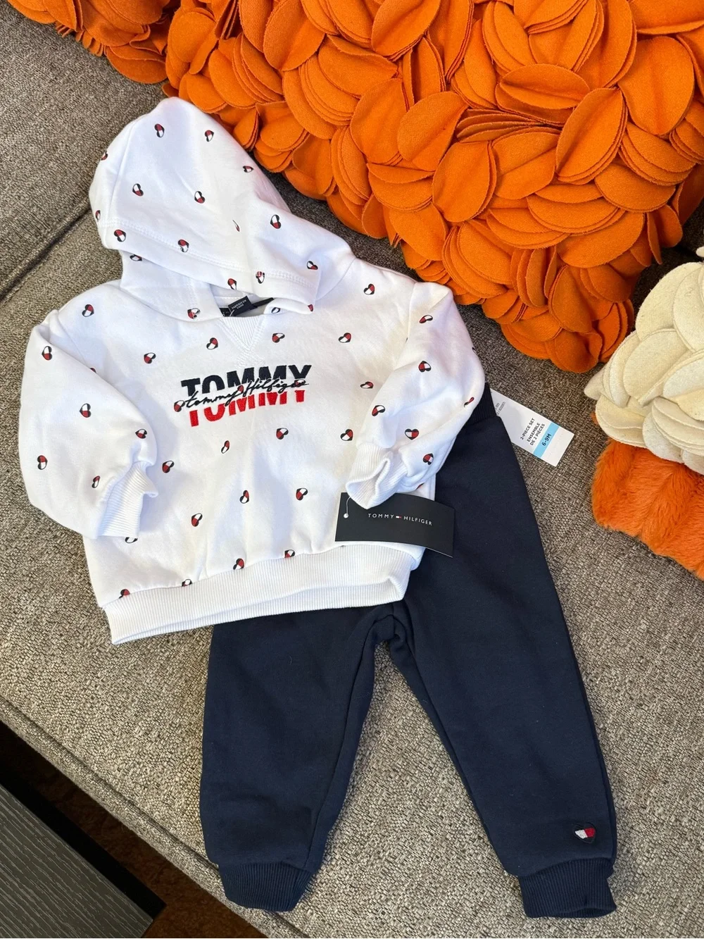 NWT Tommy Hilfiger Heart Printed Fleece Hoodie and Solid Jogger Set 6-9 months